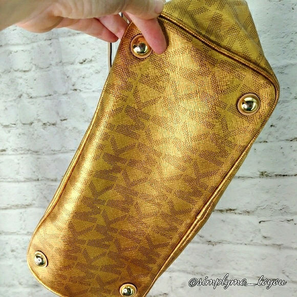 MICHAEL KORS JETSET TRAVEL SIGNATURE METALLIC TOTE - Picture 3 of 10